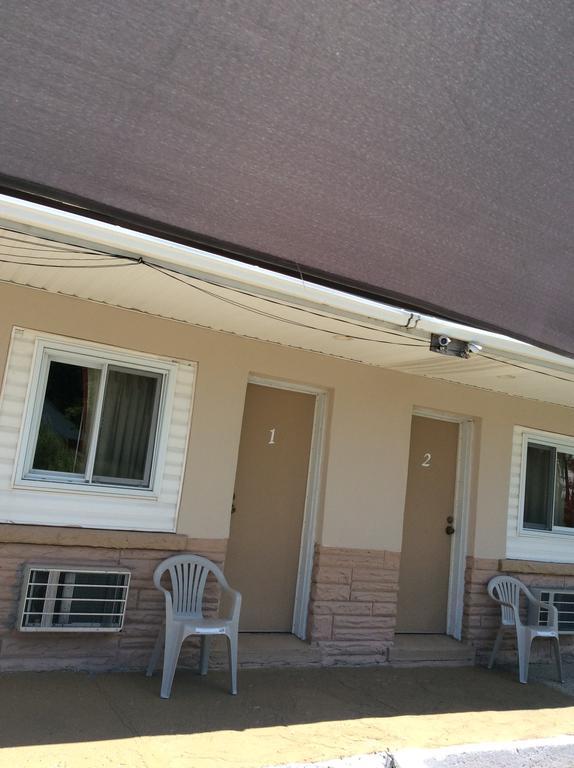 Palace Inn Motel Sarnia Exterior foto